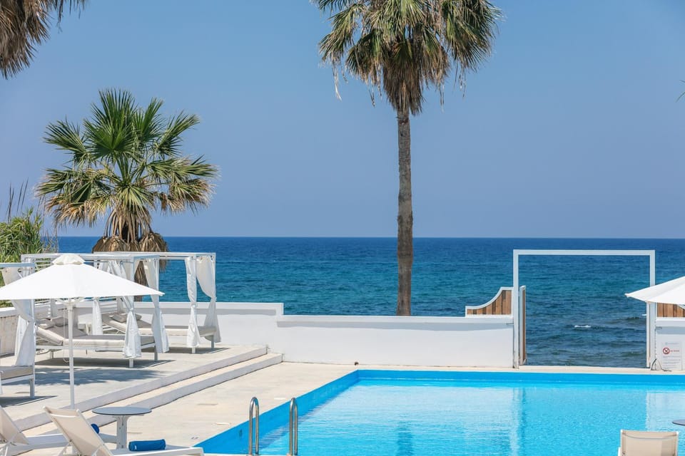 Day, Natural landscape, Beach, Pool view, Sea view, Swimming pool, sunbed