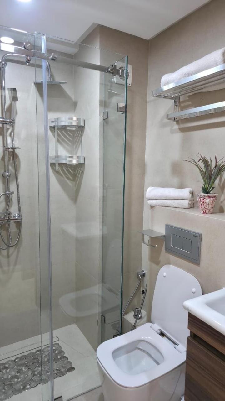 Cosy & Modern Home - Piscine, Plage & Smart Lock Apartment in Casablanca-Settat