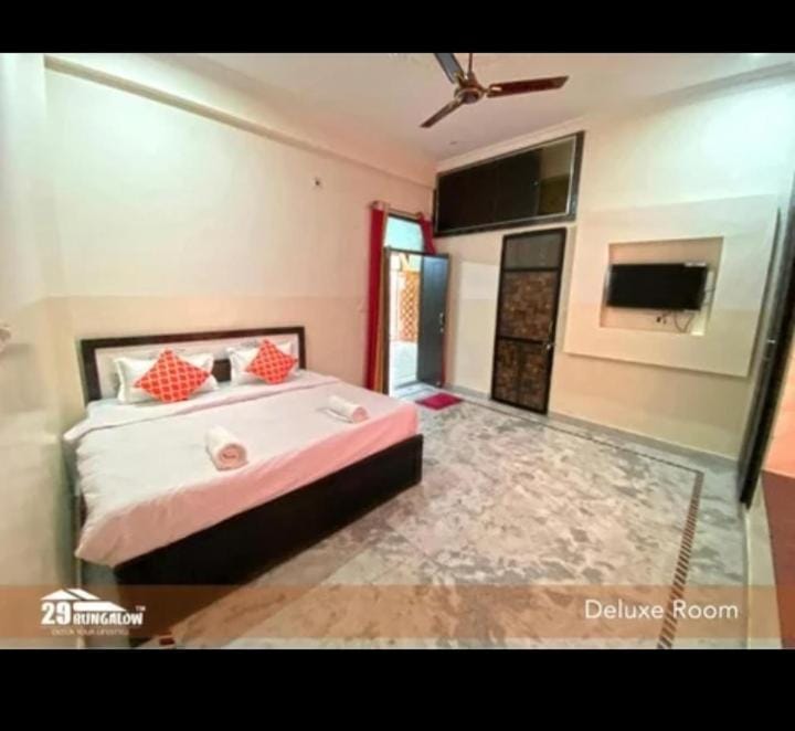 Bed, TV and multimedia, Bedroom, wardrobe