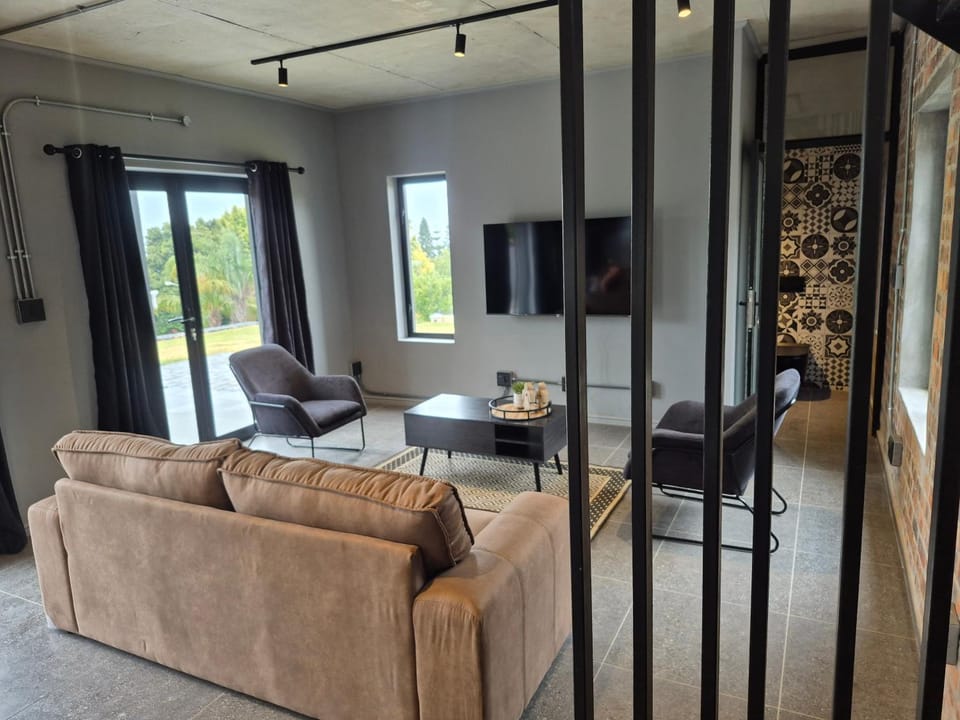 Communal lounge/ TV room, TV and multimedia, Living room, Seating area