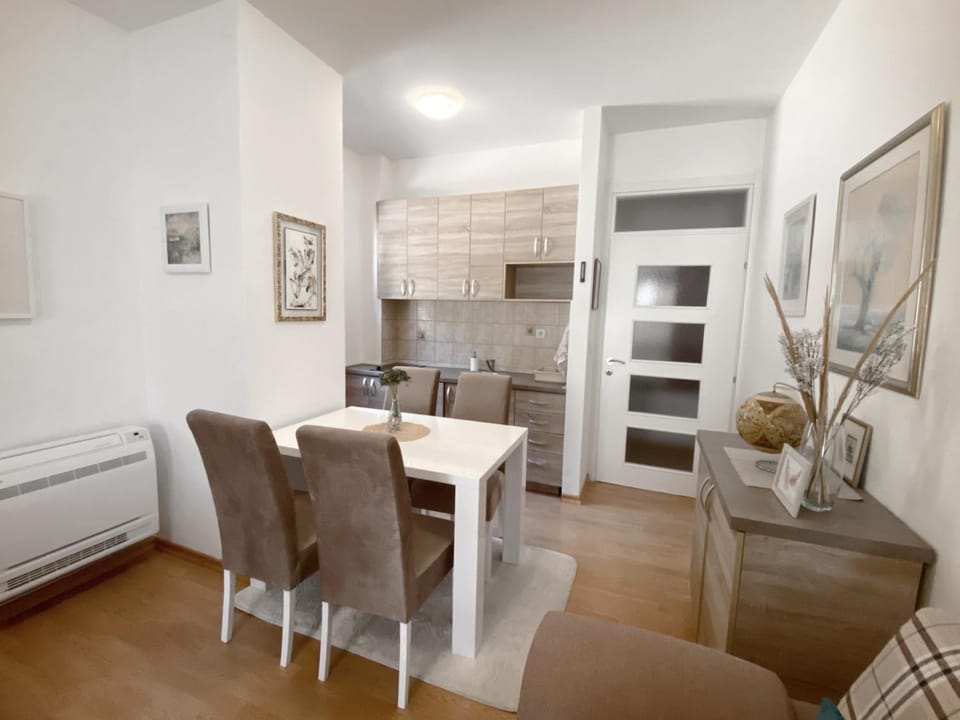 Dining area, kitchen