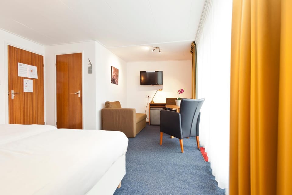 Day, Photo of the whole room