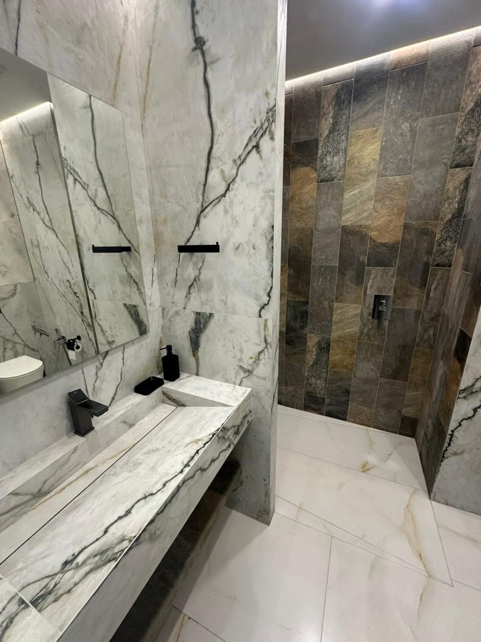 Shower, Bathroom, towels