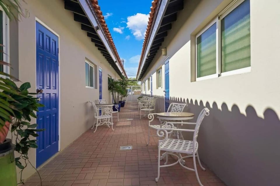 Haven wPool King Bed Near Palm Beach House in Noord