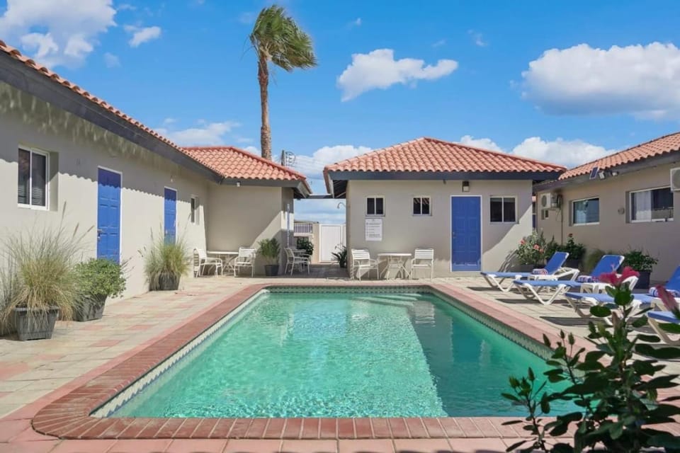 Haven wPool King Bed Near Palm Beach House in Noord