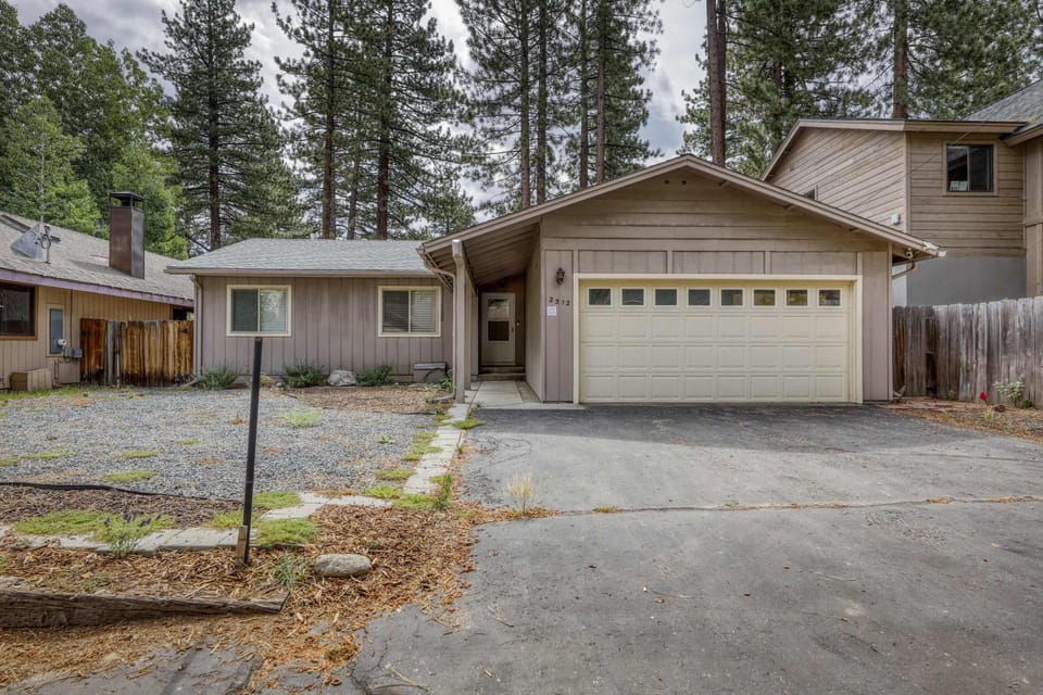 Tahoe Town & Lake Retreat - Close to Lake Steps from Town Minutes from Adventure House in South Lake Tahoe