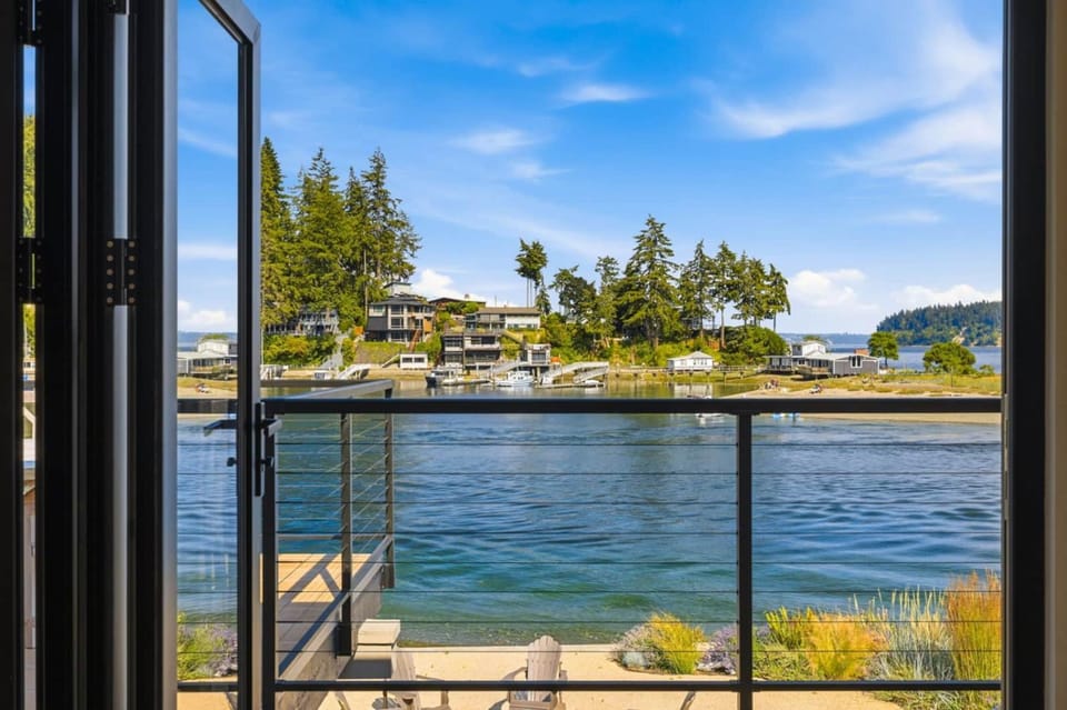 Luxury Waterfront Home walk to Downtown Gig Harbor House in Gig Harbor