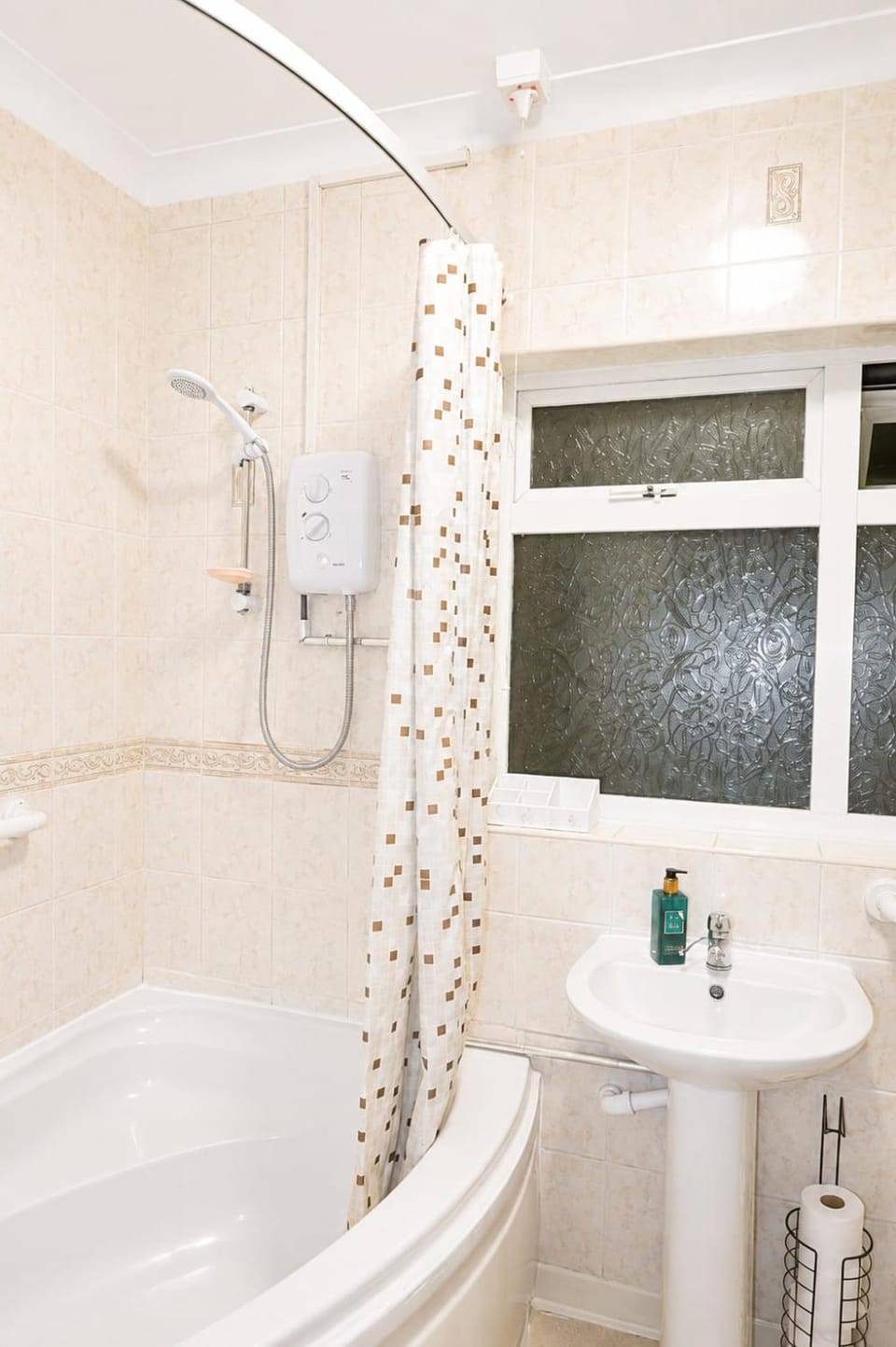 Cosy Double Room Ideal for Professionals Vacation rental in Wolverhampton