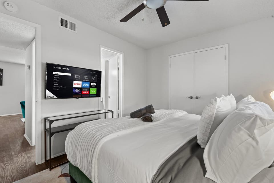 Chic and Cozy Zilker Park 2BR - Walkable & Stylish Apartment in Zilker