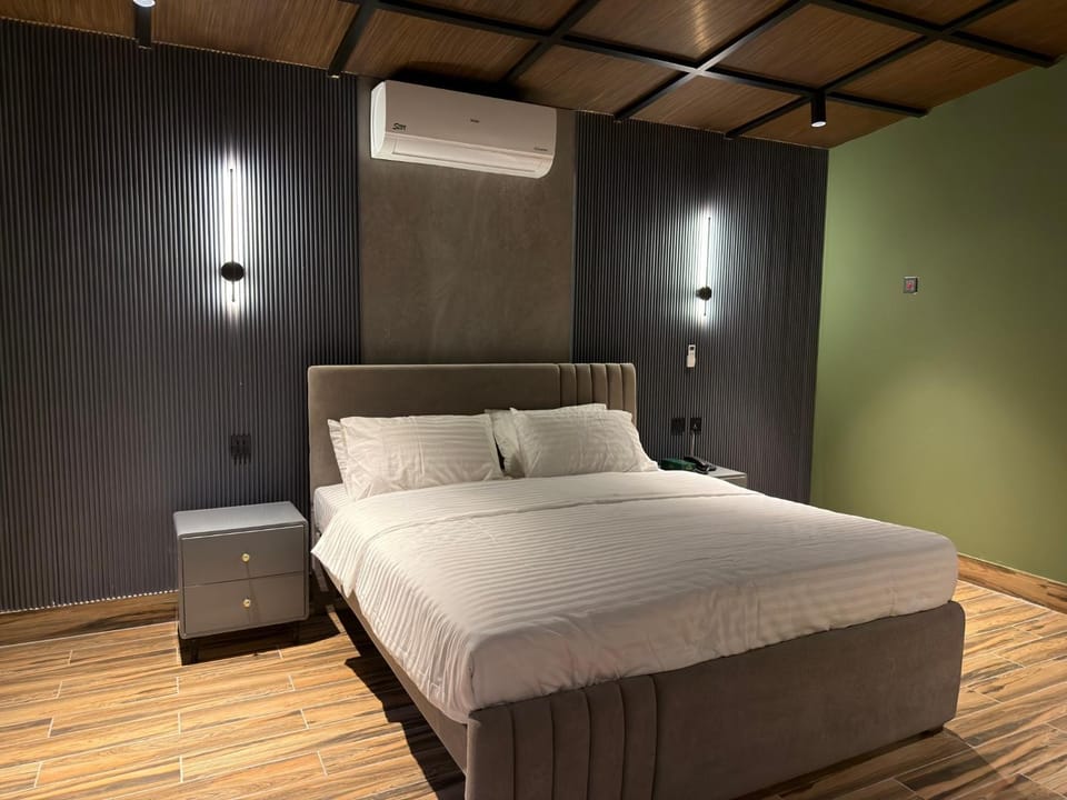 Bed, Photo of the whole room, Bedroom, air conditioner