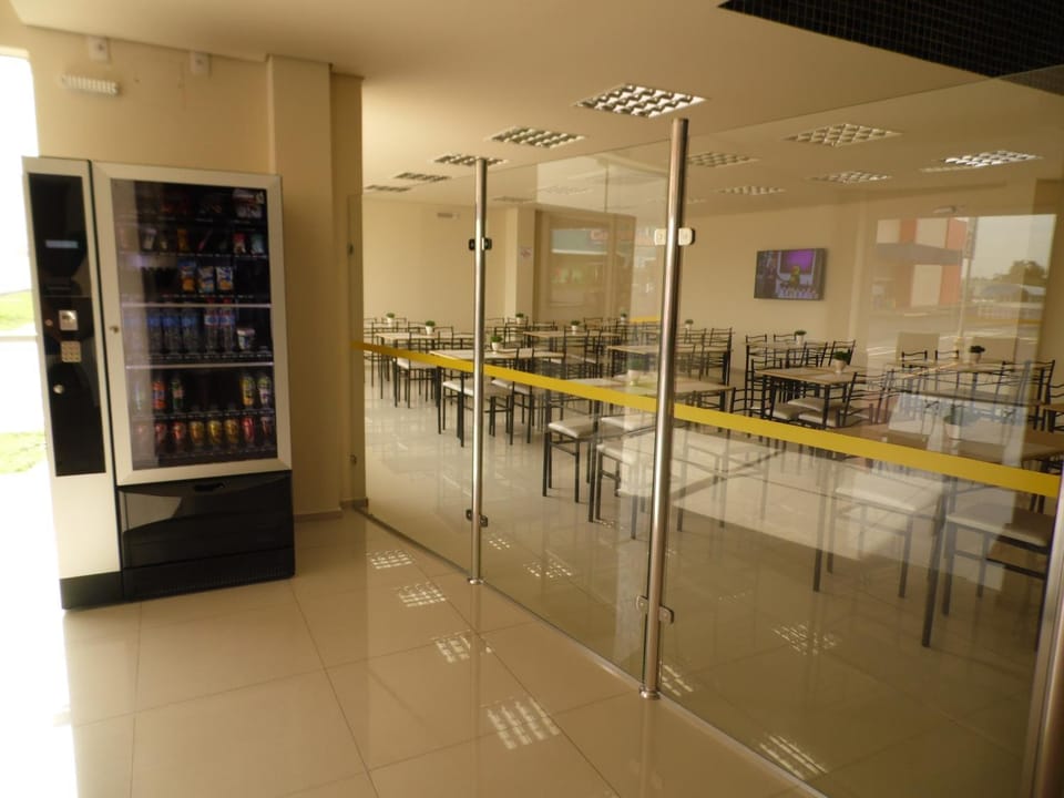 Restaurant/places to eat, On-site shops