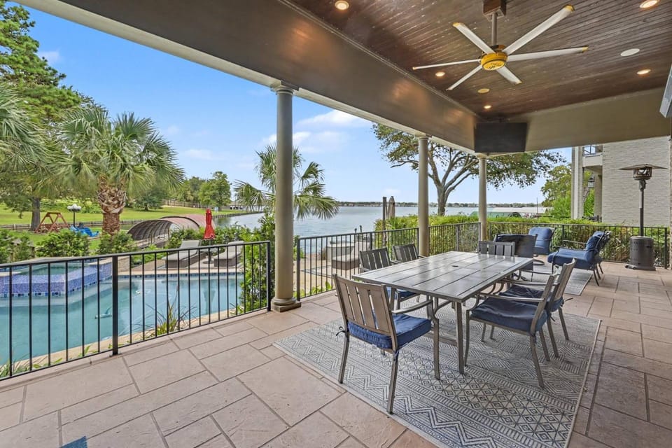 Windswept Dr House in Lake Conroe