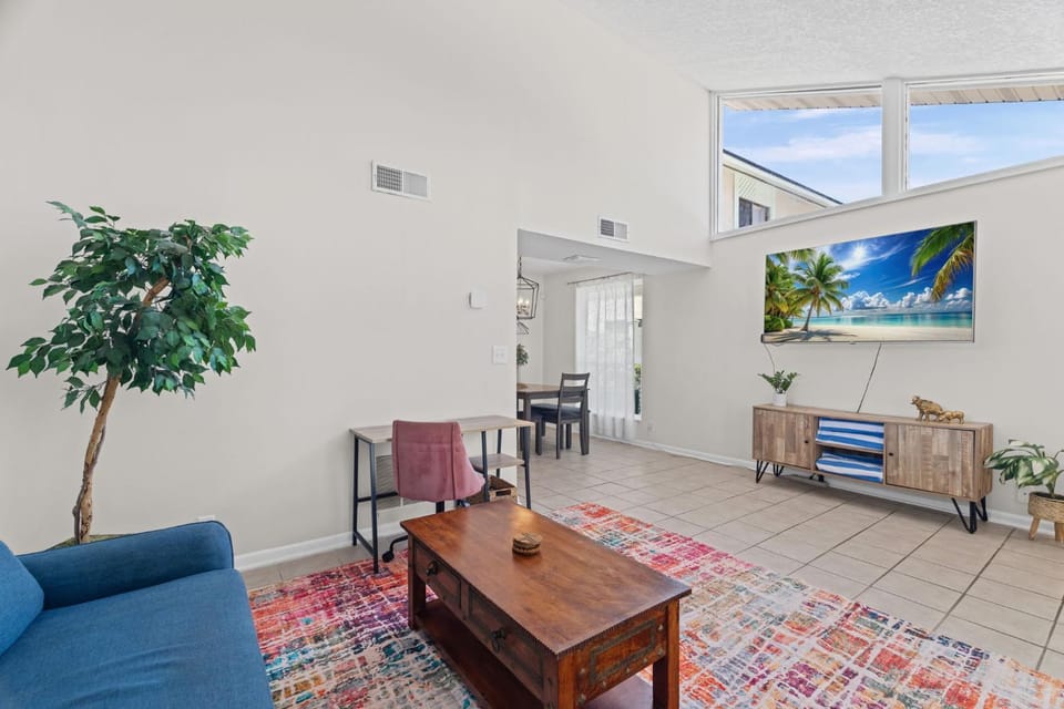 Pier Escape B - WiFi AC Close to Beach Apartment in Jacksonville Beach