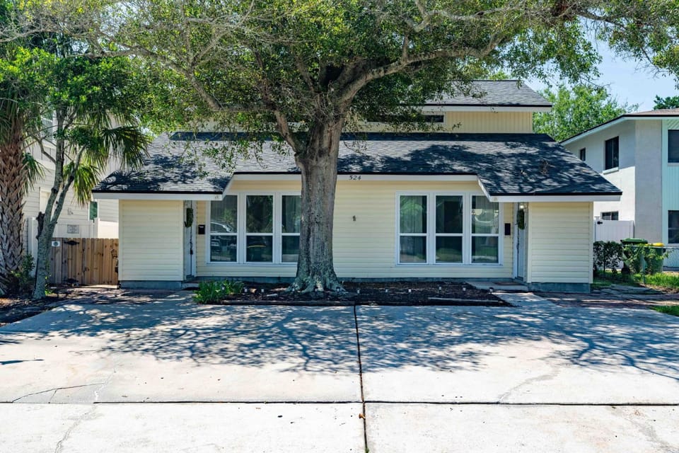 Pier Escape B - WiFi AC Close to Beach Apartment in Jacksonville Beach