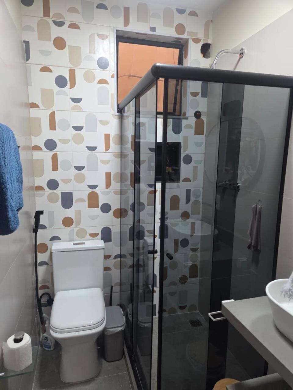 Shower, Toilet, Bathroom, bidet, towels