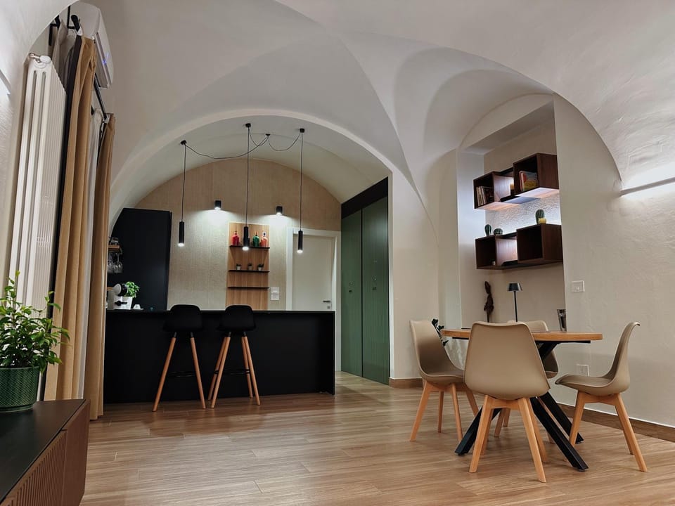 TV and multimedia, Kitchen or kitchenette, Living room, Seating area, Dining area, air conditioner