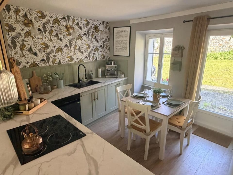Charming 2 bedroom cottage in lovely village close to lakes House in Nouvelle-Aquitaine