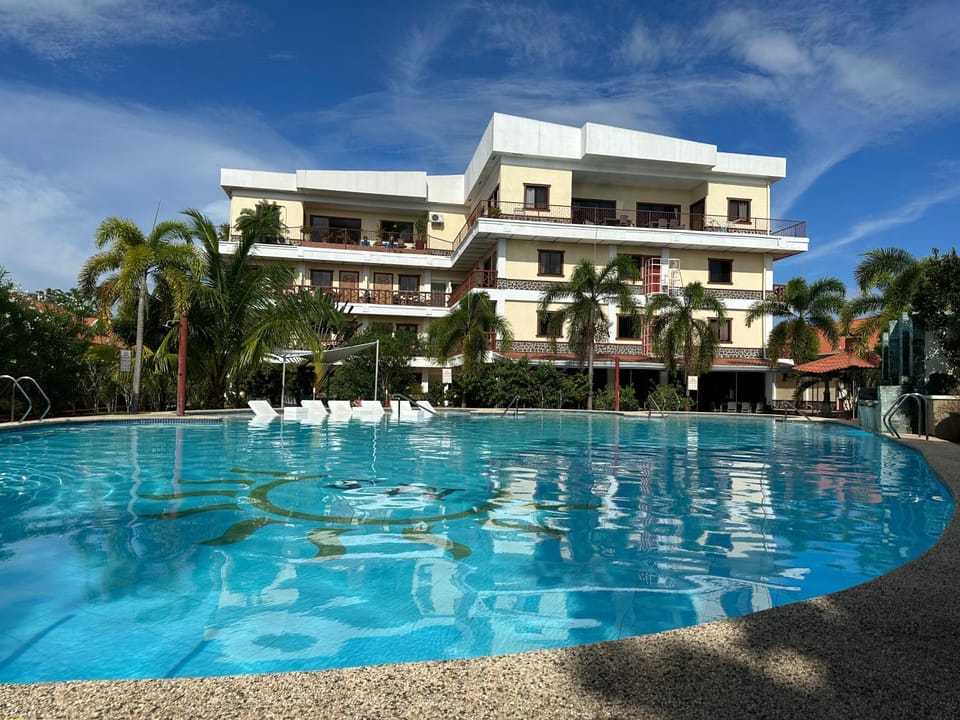 Property building, Swimming pool, sunbed