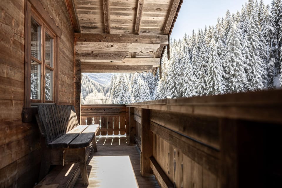 Property building, Day, Winter, Balcony/Terrace