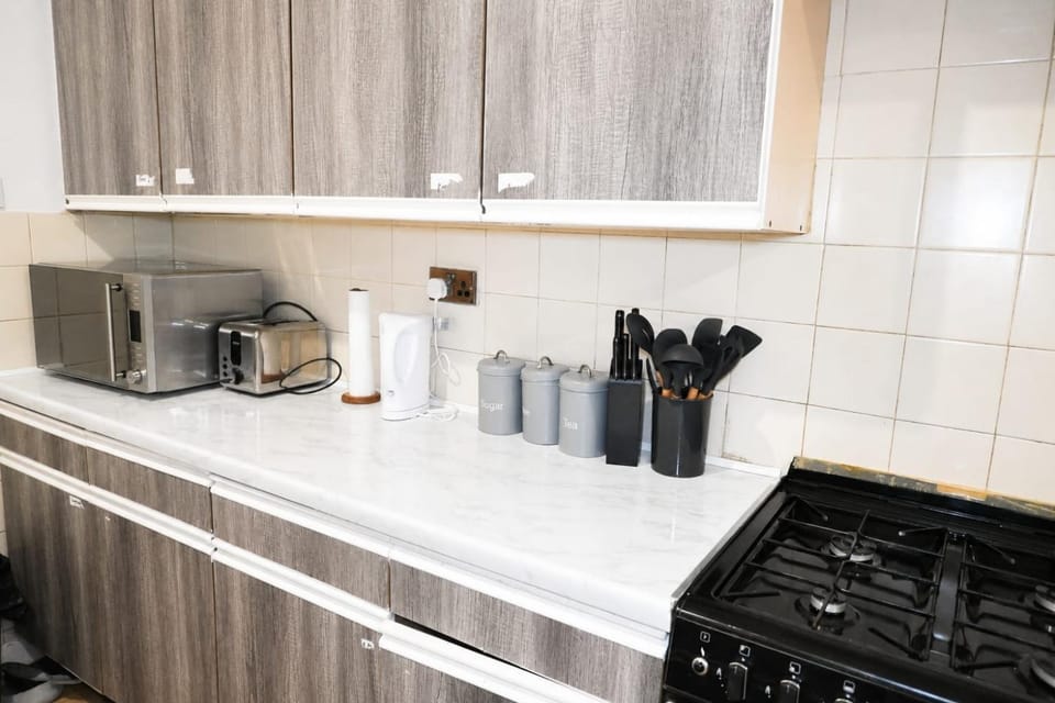Classic Double Room with TV & Work Desk Vacation rental in Wolverhampton