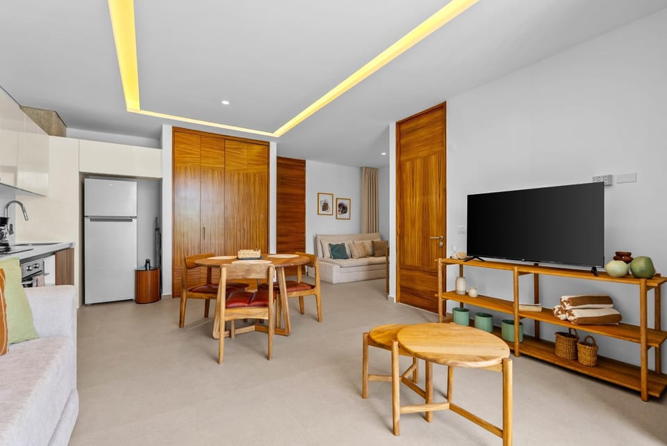 TV and multimedia, Living room, Seating area, Dining area, Evening entertainment