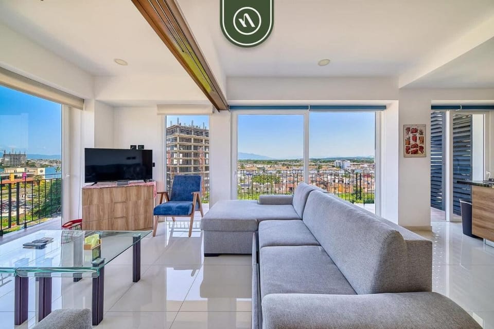 TV and multimedia, View (from property/room), Living room, Seating area, City view
