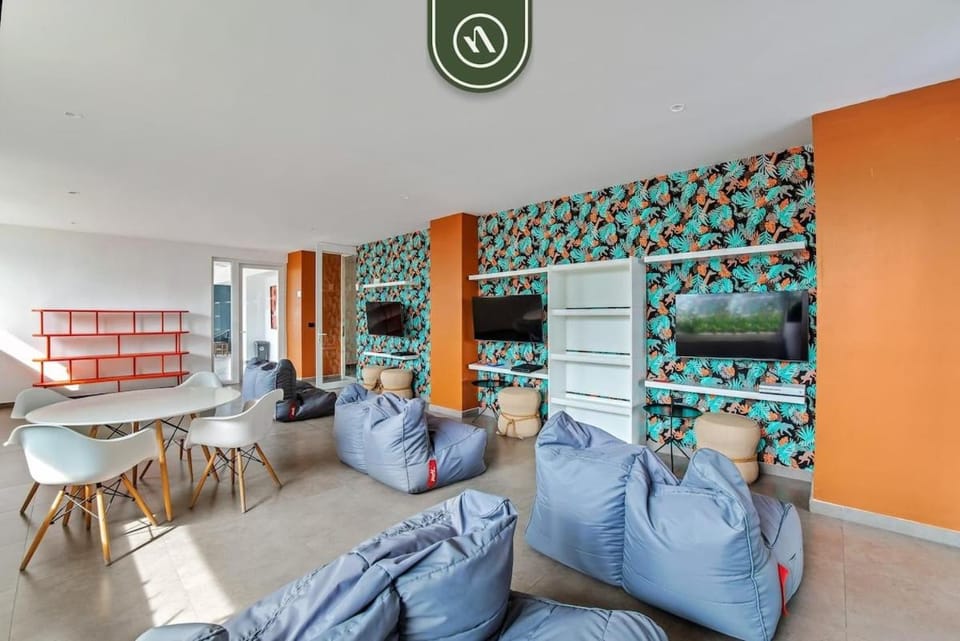 TV and multimedia, Seating area