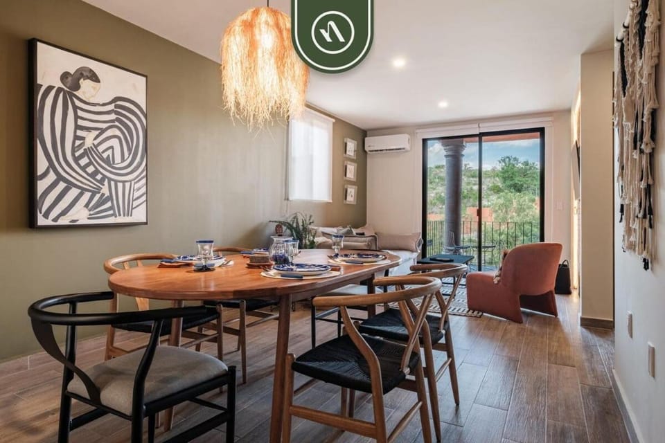 Seating area, Dining area