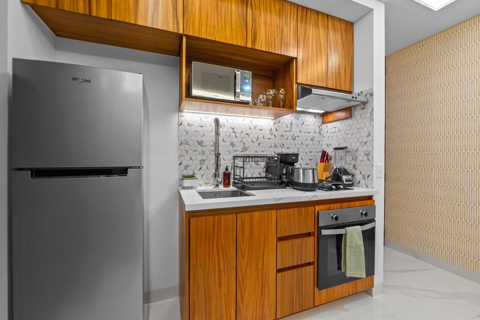 Coffee/tea facilities, Kitchen or kitchenette, dishwasher, oven, stove, toaster, kitchen