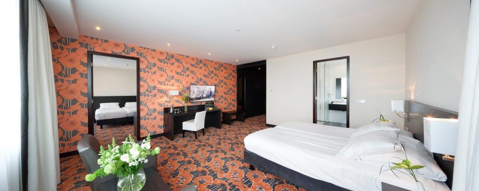Bathroom, TV and multimedia, Bedroom