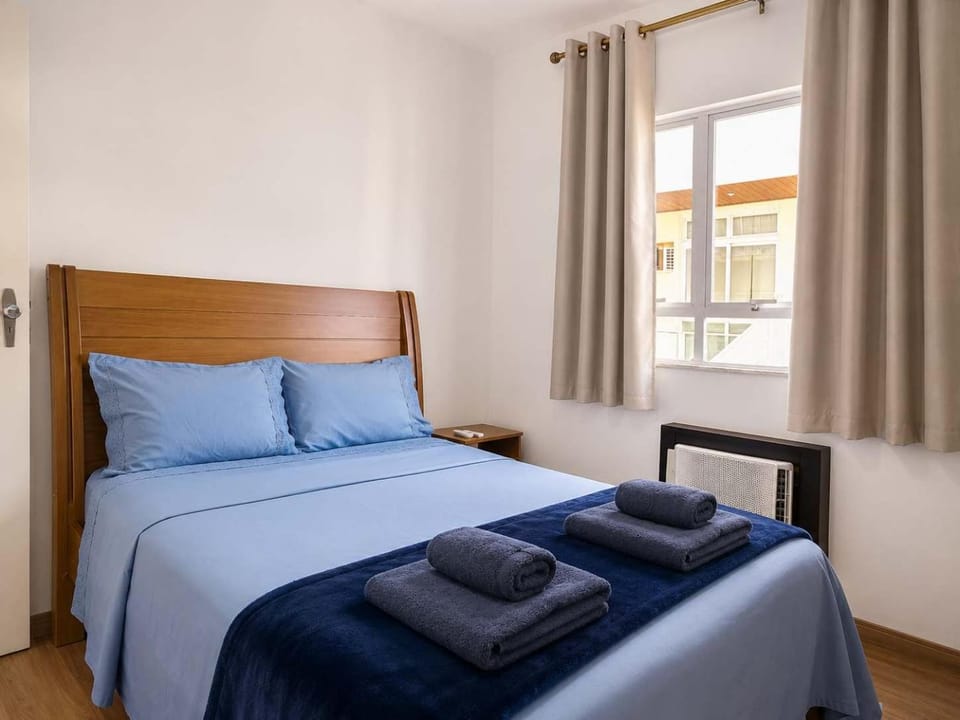 Apartamento na Quadra da Praia do Forte 3 Quartos com Ar Condicionado Apartment in Cabo Frio