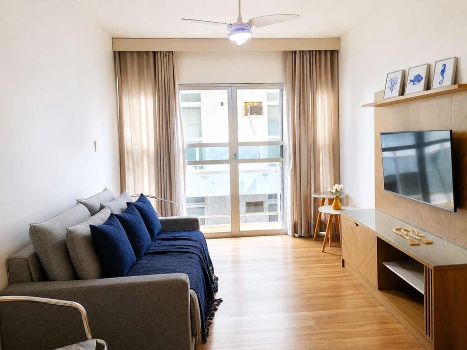 Apartamento na Quadra da Praia do Forte 3 Quartos com Ar Condicionado Apartment in Cabo Frio