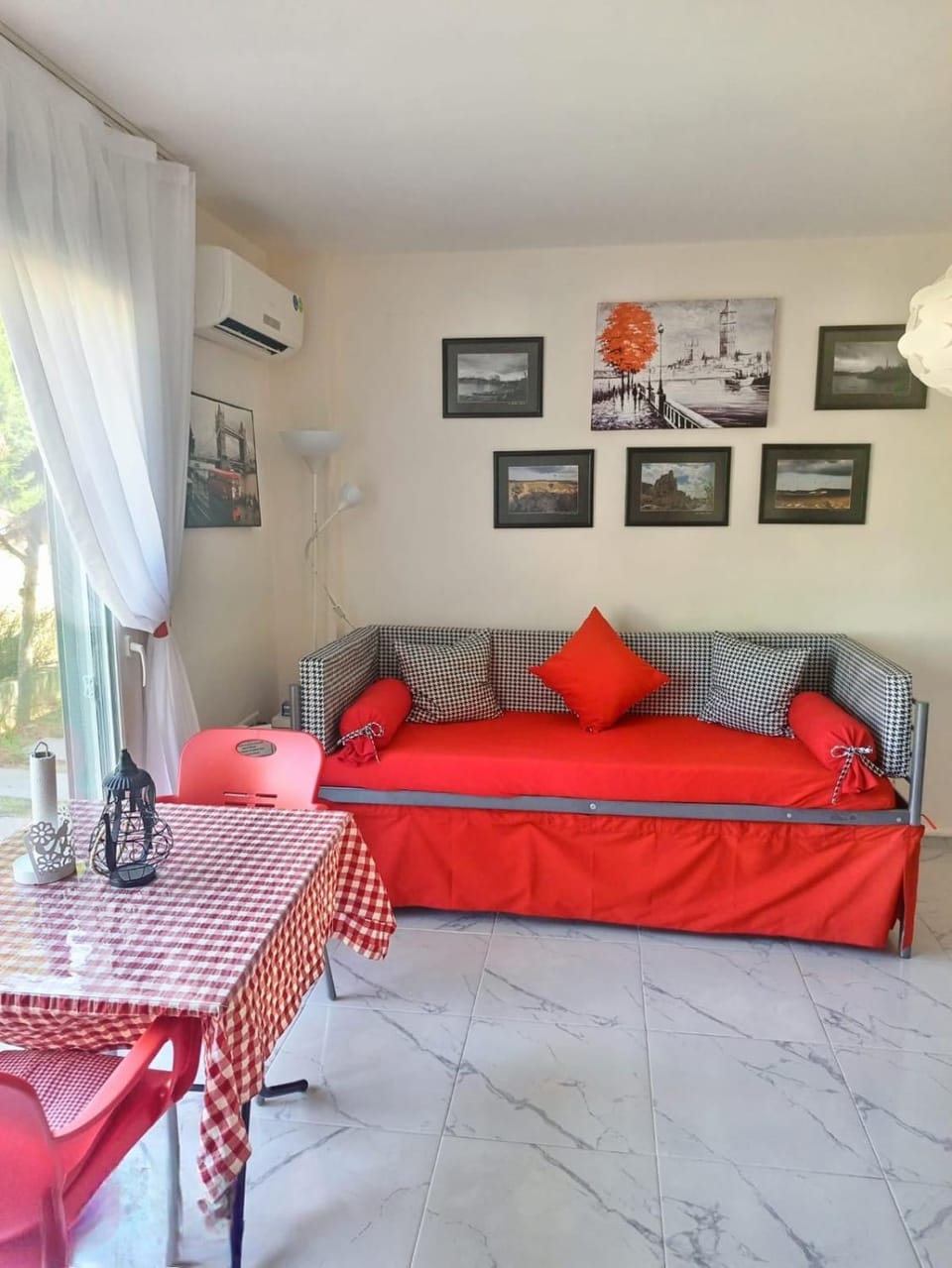 Living room, Dining area, air conditioner