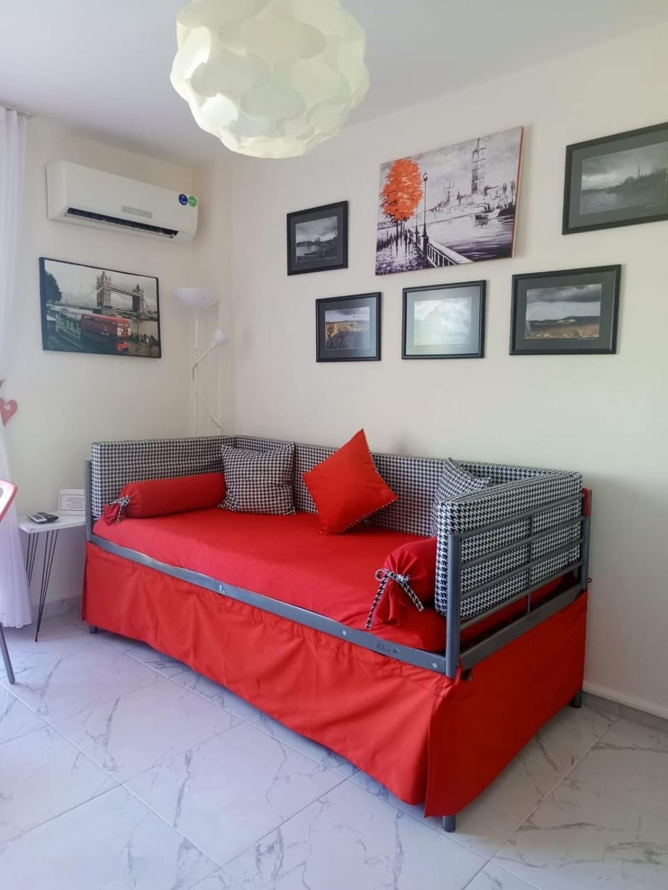 TV and multimedia, Seating area