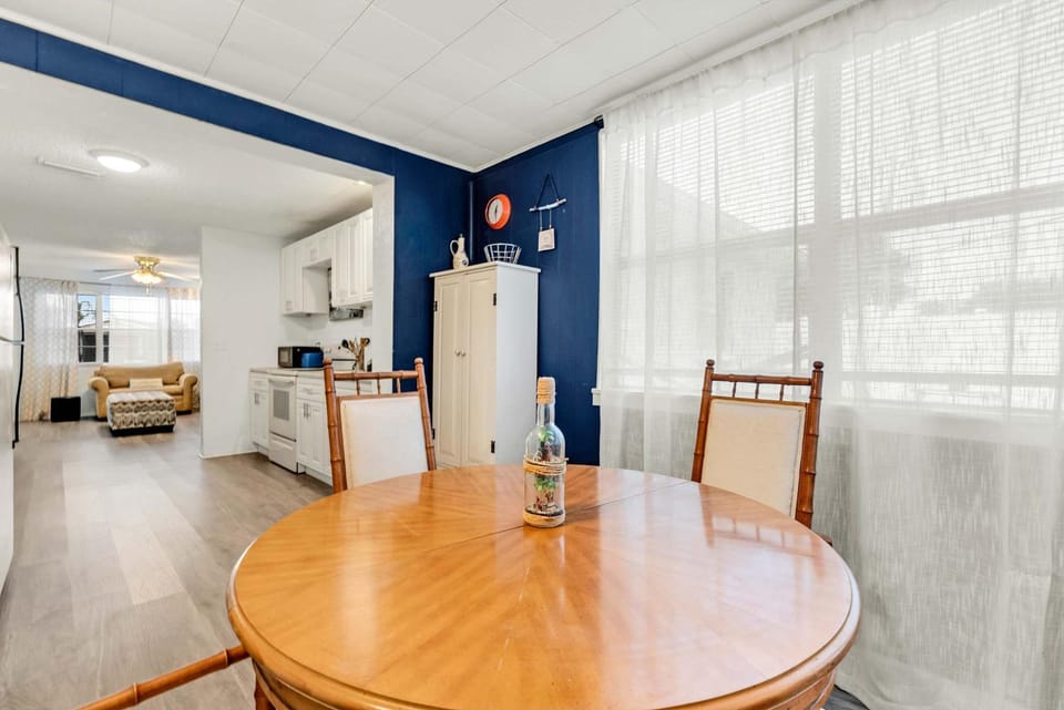 Beach Bungalow Near Ormond Beach and the Atlantic House in Daytona Beach
