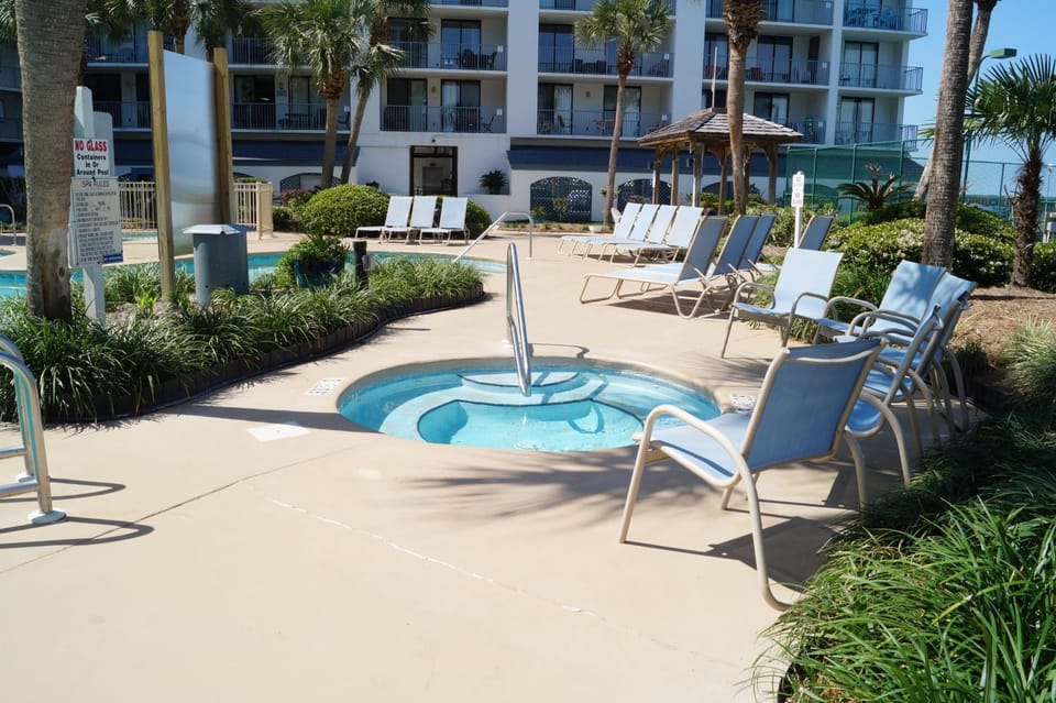 Property building, Day, Hot Tub, Swimming pool, sunbed