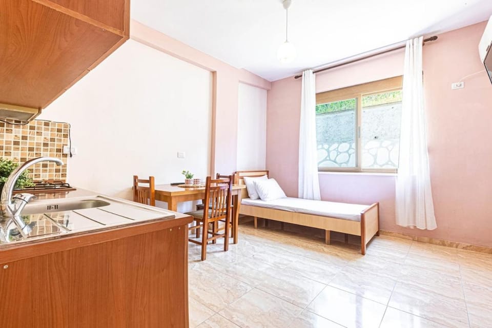 Radhima Res 6 - One Bedroom Apt w kitchen Apartment in Vlorë County, Albania