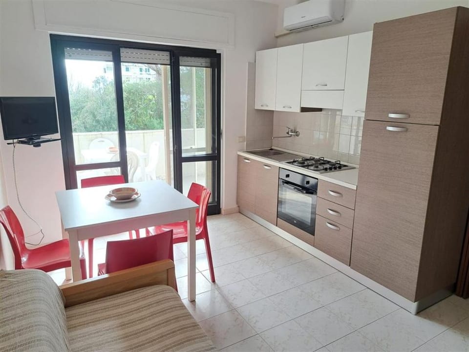 TV and multimedia, Kitchen or kitchenette, Dining area, oven, pet friendly, stove