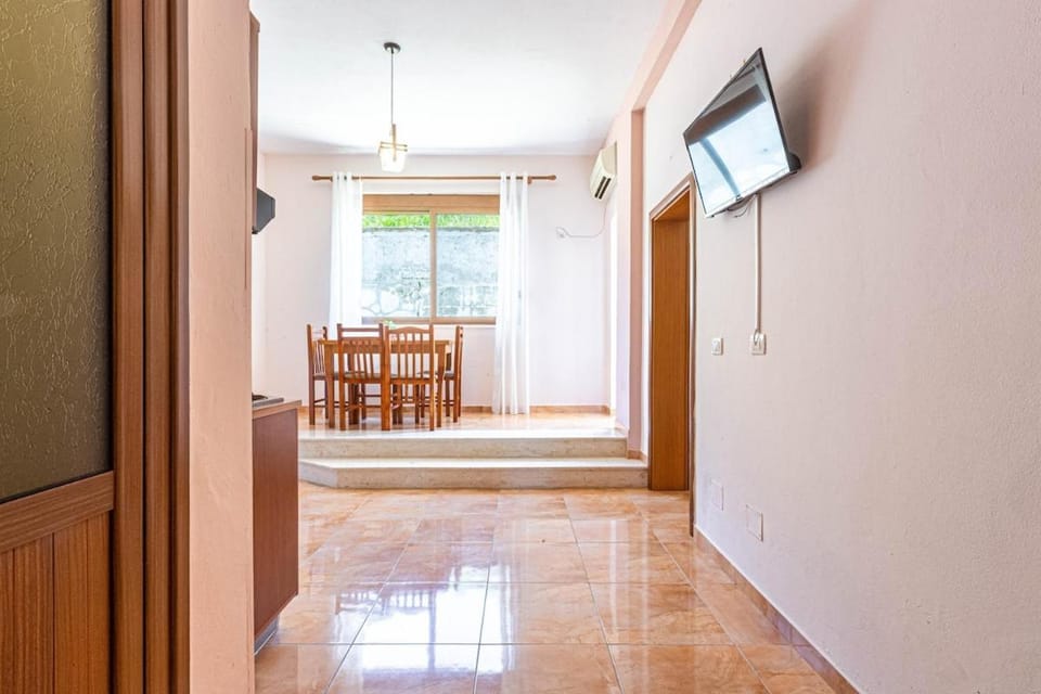 Radhima Res 7 - One Bedroom Apt w kitchen Apartment in Vlorë County, Albania