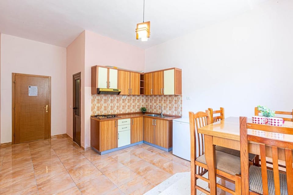Radhima Res 7 - One Bedroom Apt w kitchen Apartment in Vlorë County, Albania
