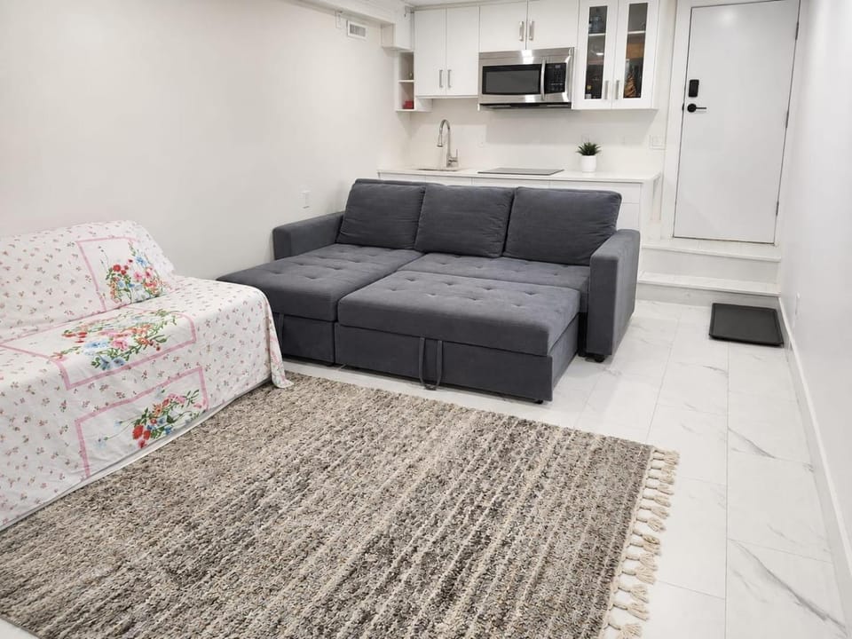 Kitchen or kitchenette, Seating area