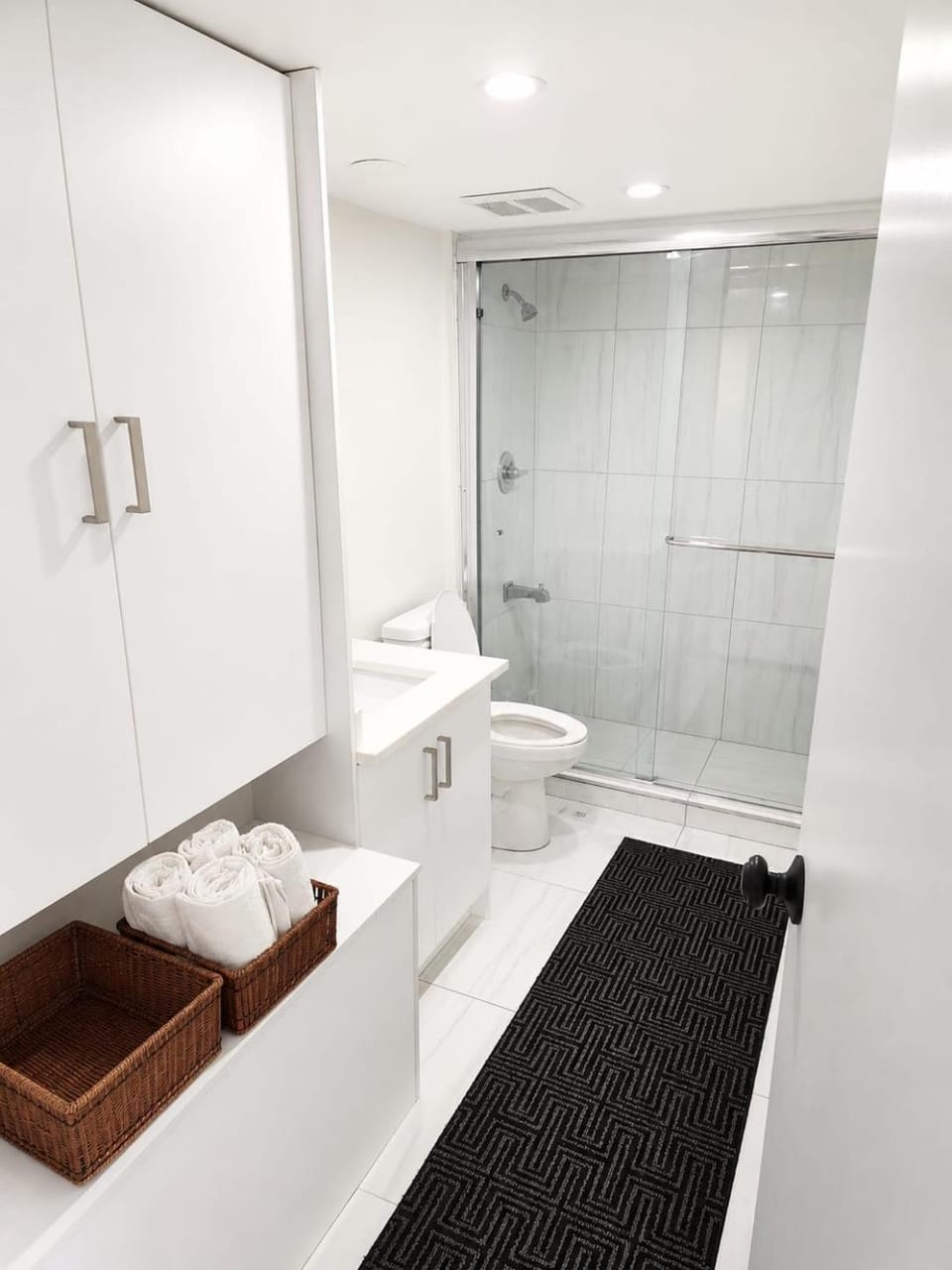 Shower, Toilet, Bathroom, towels