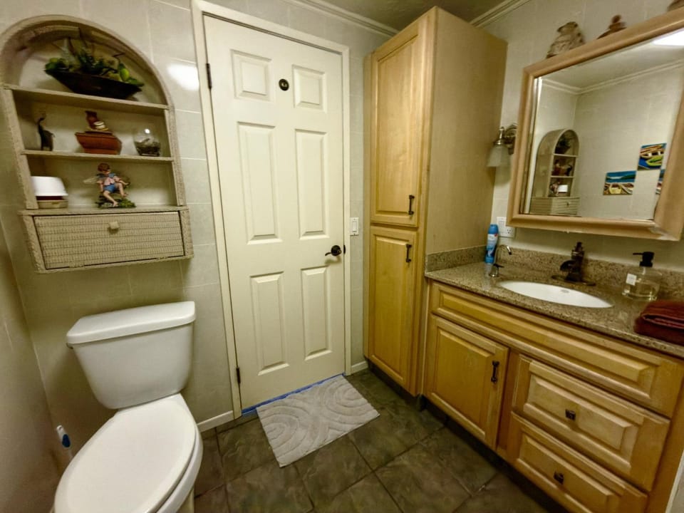 Toilet, Bathroom, towels