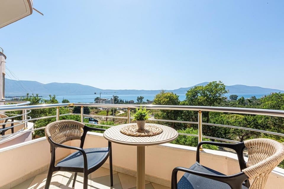 Radhima Res 11 - Double Room w Sea View Apartment in Vlorë County, Albania