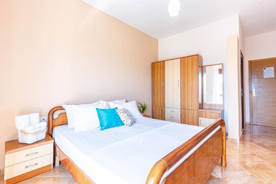 Radhima Res 11 - Double Room w Sea View Apartment in Vlorë County, Albania