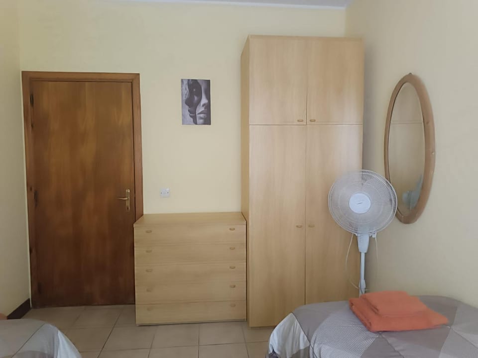 Property building, Bed, Photo of the whole room, Bedroom, wardrobe