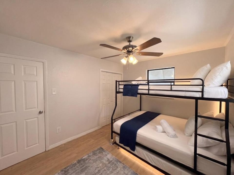 NEW Casa Vela 4 car parking 15 min to FTL Games House in Hollywood