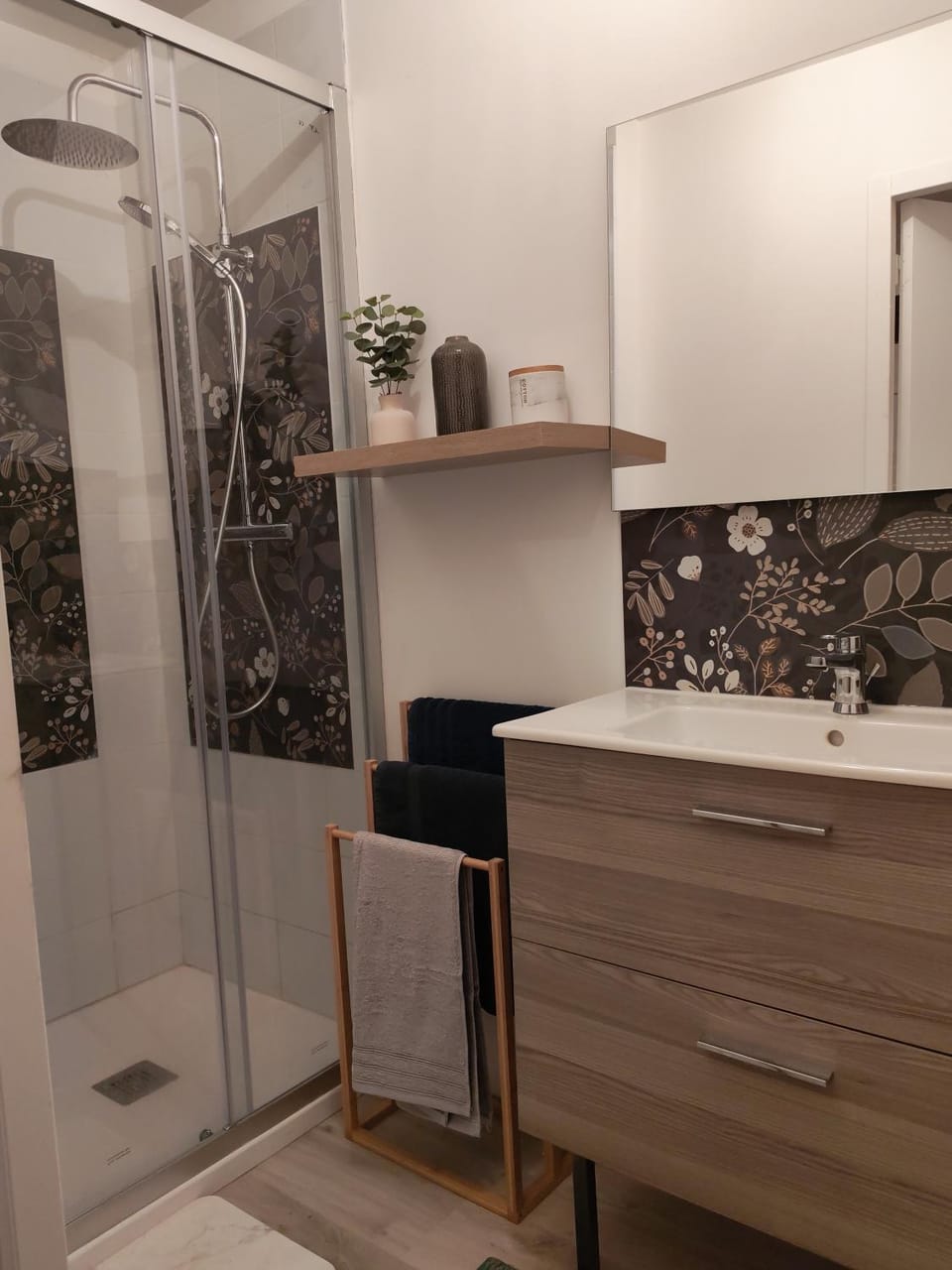 L'Etage Privilège - studio privatif Bed and Breakfast in Auvergne-Rhône-Alpes