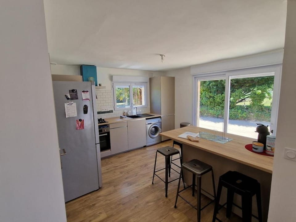Kitchen or kitchenette, Dining area, dishwasher, oven, pet friendly, stove, toaster