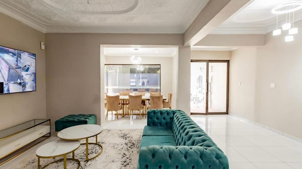 Thrive Guest House Bed and Breakfast in Roodepoort
